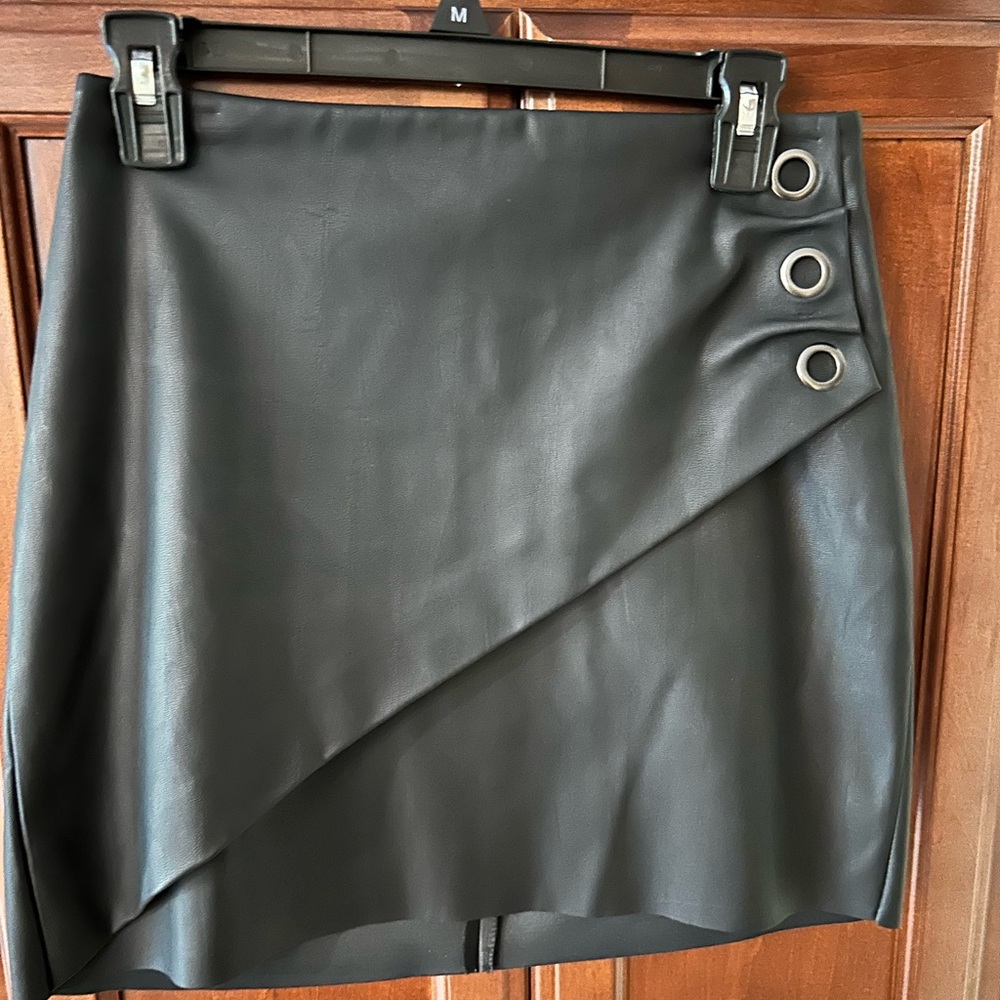 Express Elegant Black leather look short skirt